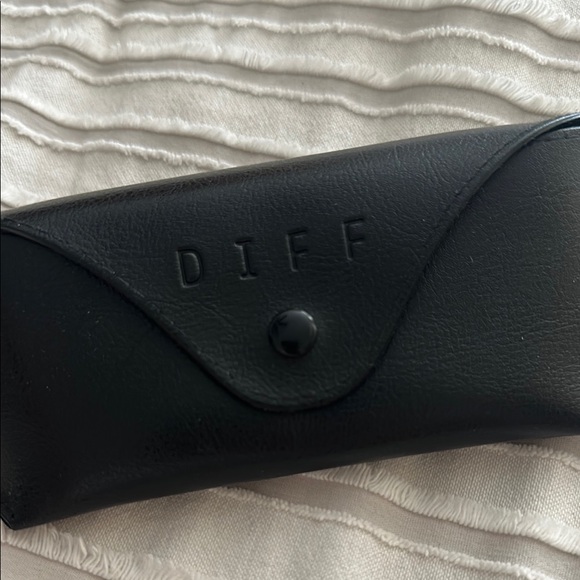 Diff “April” Sunglasses - Picture 2 of 4